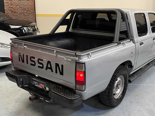 Nissan Np300 2.5 Cabina Doble 133cv 4x2 2010