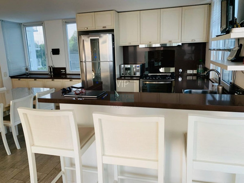 Imagen 6 de 24 de Casa De 5 Dormitorios En Playa Mansa, Punta Del Este.