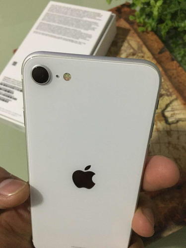 Imagem 1 de 2 de iPhone SE 2020 Novo