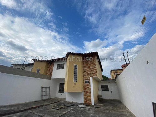 Venta De Townhouse En Urbanización San Pablo Turmero 23-21392 Mfc