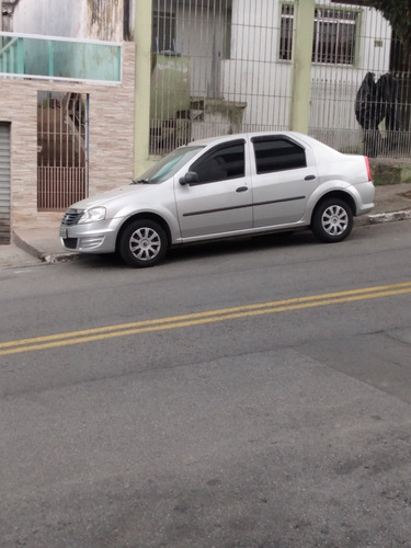 Imagem 1 de 8 de Renault Logan 2011 1.0 16v Authentique Hi-flex 4p