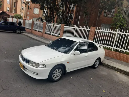 Mitsubishi Lancer 1.6 Glx 5 p