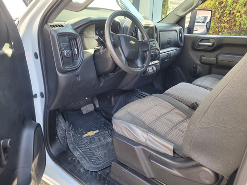 Chevrolet Silverado 6.6 3500 Chasis Cab V8 At