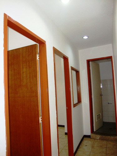 Imagen 8 de 14 de Oficina De 50 Mts2, Área De Recepción ,3 Cubículos, 1e - 1b