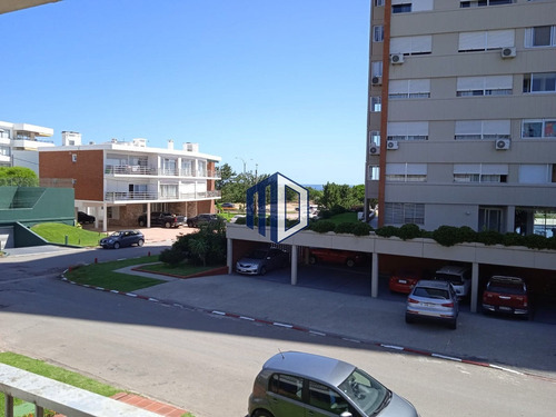 Apartamento En Venta De 1 Dormitorio C/ Cochera En Playa Mansa