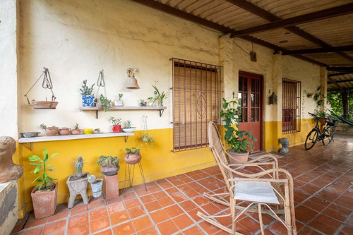 Venta Casa 2 Dorm Con Amplio Jardín En Santo Tomé