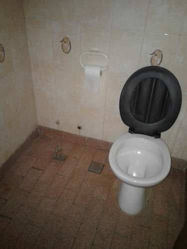 Imagen 3 de 5 de Local En Alquiler La Tablada.-