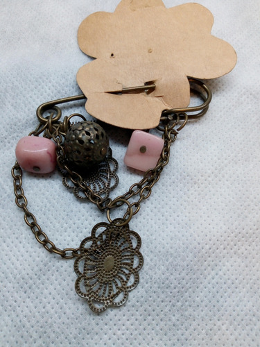 Prendedor/broche. Alfiler De Gancho Con Varios Dijes. Bronce Bronce
