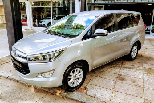 Toyota Innova 2.7 Srv 6at 8a