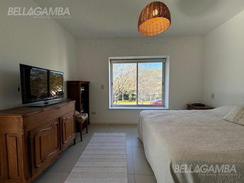Casa Venta Bancalari 6 Ambientes Jardin Piscina