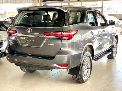 Imagem 5 de 9 de Toyota Hilux Sw4 2.8 D-4d Turbo Diesel Srx 7l 4x4