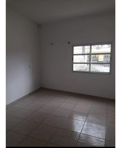 Imagen 5 de 12 de Casa En Venta En Barrio Escobar.
