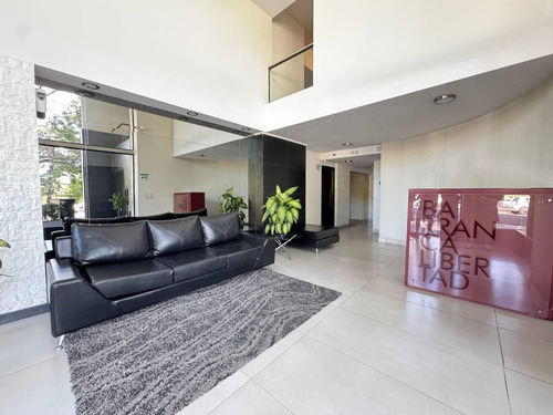 Venta Departamento De Tres Dormitorios Con Vista Al Rio, 2 Cocheras, Amenities. Martin, Rosario