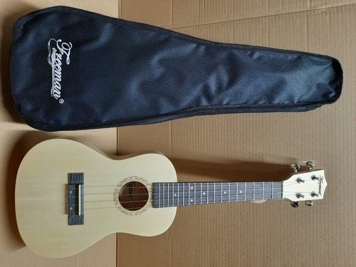 Ukelele Ukulele Concierto Freeman Uk-mp Pino/maple + Funda