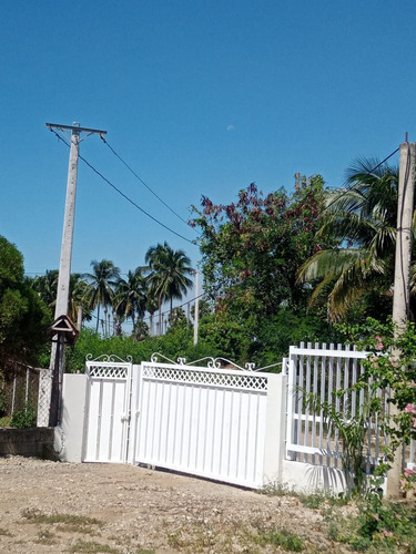 Vendo Enorme Casa De Dos Nivel En Santiago A Una Esquina De La Circunvalación Norte, República Dominicana