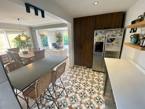 Casa En Venta De 3 Dorm. En Las Condes
