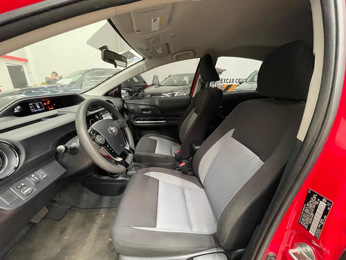 Imagen 8 de 15 de Toyota Prius C 1.8 Cvt Hybrido 2019