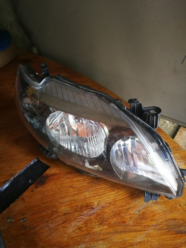 Faro Derecho De Toyota Corolla 2009-2012