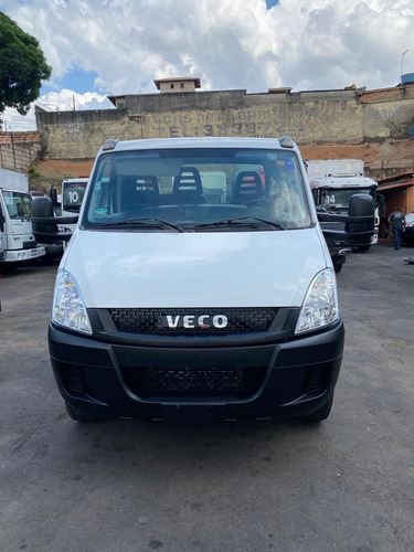 Imagem 2 de 14 de Iveco 70c17 Chassi Muito Nova 13/14