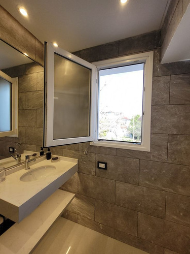 Cambio De Rodamientos Y Sellado De Ventana Anti Viento Blanco
