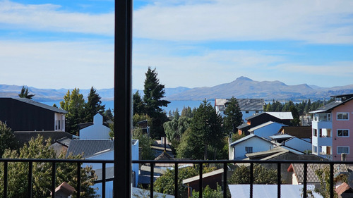 Venta Departamento Apto Turismo Y Vista Al Lago En Centro De Bariloche, 3er Piso Por Escaleras. Reciclado A Nuevo. Ideal Rentistas.