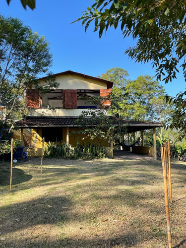 Sitio Em Juquitiba, 2.2ha Casa Com Sobrado Em Local Reservado, Salão Ótimo Para Reunir Pessoas. (com Escritura)