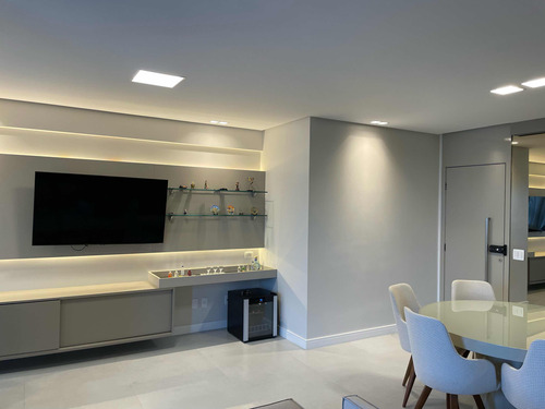 Apartamento Com Acabamento Em Alto Padrão.