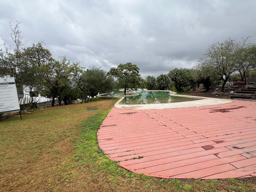Hermoso Lote Terreno Regular Completamente Plano Propio Para Construir La Casa De Tus Sueños Dentro De Fraccionamiento Privado Real De Juriquilla.