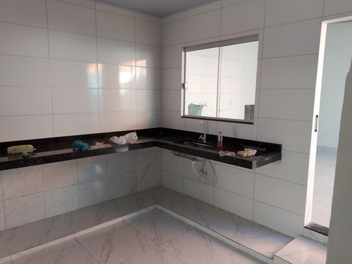 Casa Com 3 Quartos , 2 Banheiros , Copa , Área De Serviço
