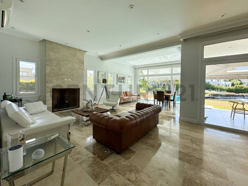 Impecable Casa En Alquiler Amoblado En Cabos Del Lago.