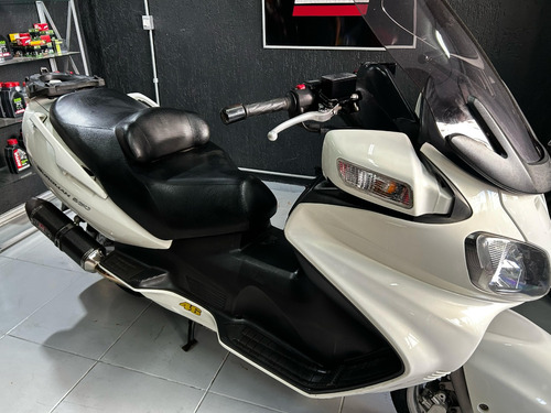 Suzuki Burgman 650 2011 - Único Dono - Escapamento Yoshimura