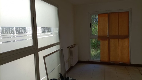 Imagen 19 de 24 de Amplio Edificio Con Excelente Ubicación En Quilmes Este