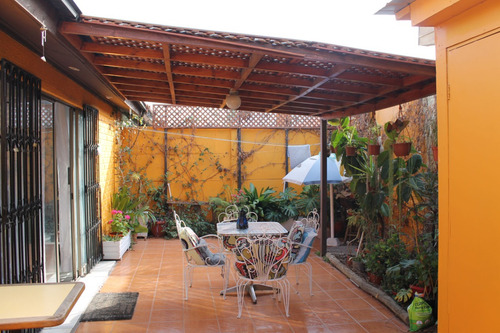 Vendo Linda Casa, 19 Florida Oriente.