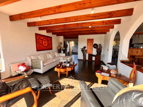Espectacular Casa Mediterranea En Condominio Conso...