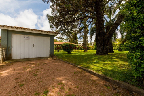 Venta De Casa En Playa Mansa, 3 Dormitorios- Ref: 19080