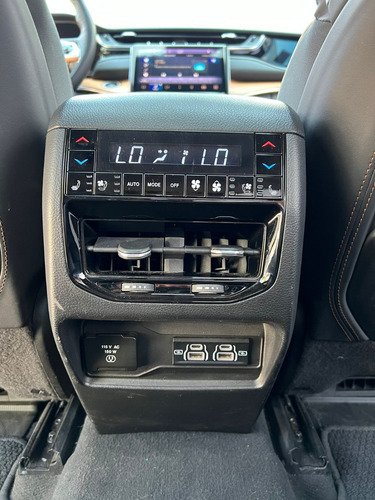 Jeep Grand Cherokee Summit 4x4 V8