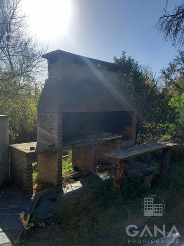 Venta Oliveros , Importante Propiedad En Lote De 17.761 M2, 3 Dormitorios, Pileta, Parrillero. 2 Garage.