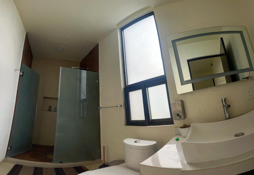 Casa En Fraccionamiento Con Seguridad Y Vista Al Lago De Tequesquitengo