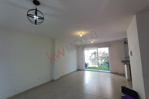 ¡descubre Tu Nuevo Hogar! Casa Moderna De 3 Recámaras, 3 Baños Y Estacionamiento Para 2 Autos...