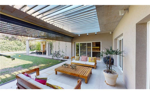 Imagen 20 de 30 de Casa En Venta En Olivos Con Pileta Y Jardin