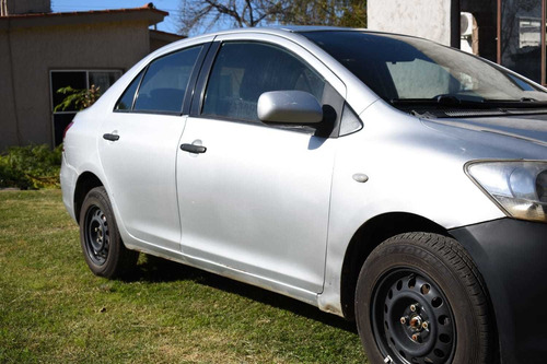 Toyota Yaris Sedan 5 P Full