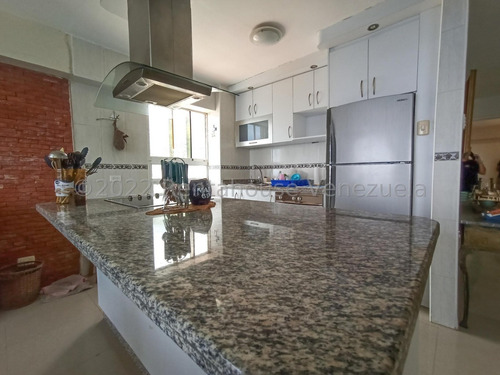 Apartamento En Venta Macuto #23-10062 Johana Blanco