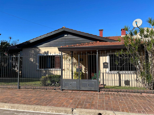 Imagen 2 de 30 de Casa En Venta En Castelar Sur Divina
