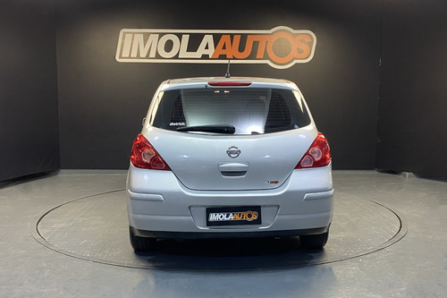 Nissan Tiida 1.8 Visia