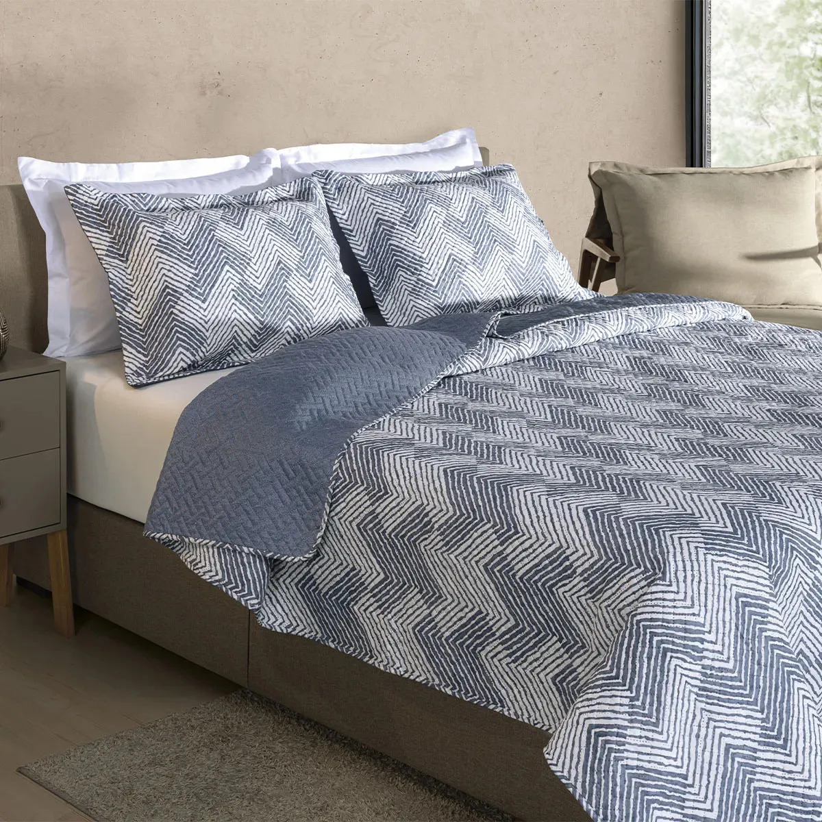 Kit Cobre Leito Colcha Casal 3 Peças Boutis Dupla Face Porta Travesseiro Aba Americana Chevron Azul