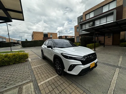 Toyota Corolla Cross Gazoo Racing - Año 2023 - Blanco Perla