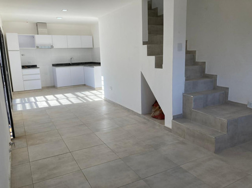 Imagen 8 de 22 de Los Prados Ii - La Calera - Venta - Duplex A Estrenar - Excelente Ubicacion!!!