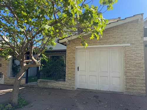 Venta De Casa Beccar 6 Ambientes Con Enorme Jardin
