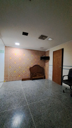 Se Vende Galpón Comercial 368m² - Farmacia La Ganadera Av. Constitución Maracay Jm