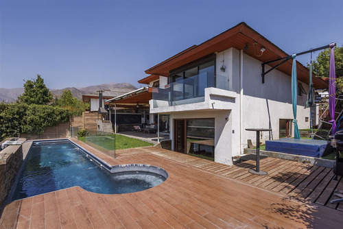 Casa En Condominio De 5 Dorm. San Carlos De Apoquindo.